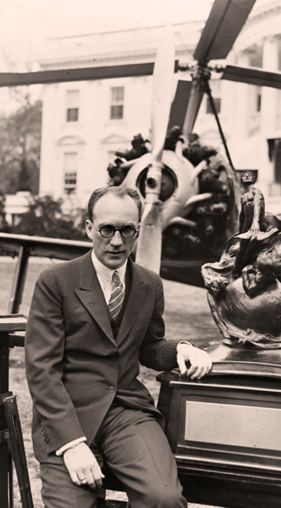 Harold_Frederick_Pitcairn_portrait_in_1930_with_the_Collier_Trophy
